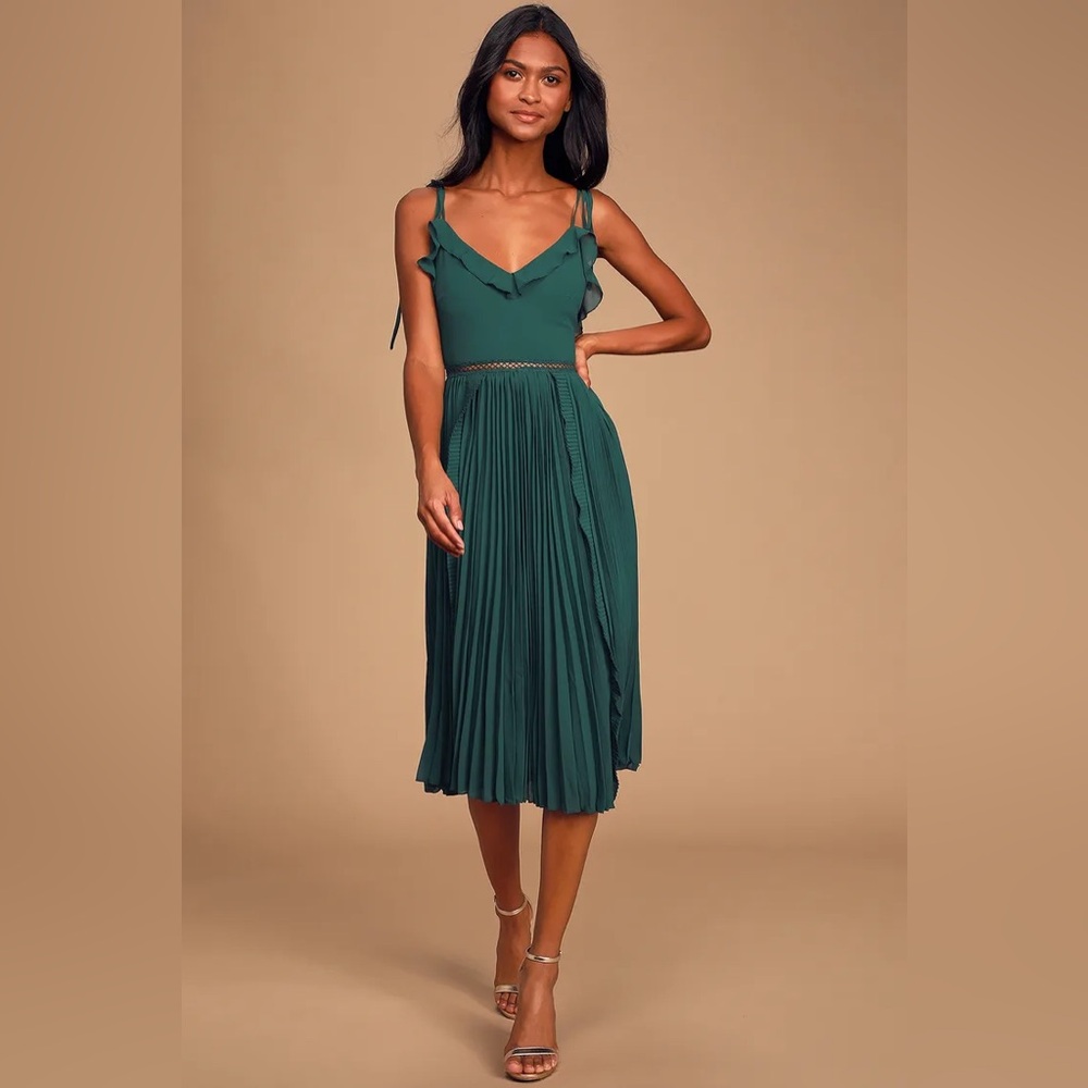 NWT Lulu's Emerald Green Tie Strap Pleated Midi Dress